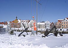 Hafen mit Patrizierhusern im Schnee